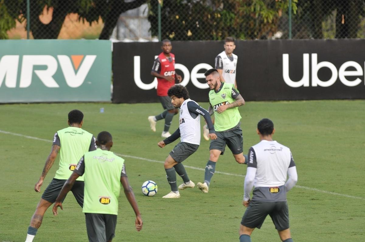 Levir Culpi foi apresentado pela diretoria na Cidade do Galo, enquanto os jogadores treinavam