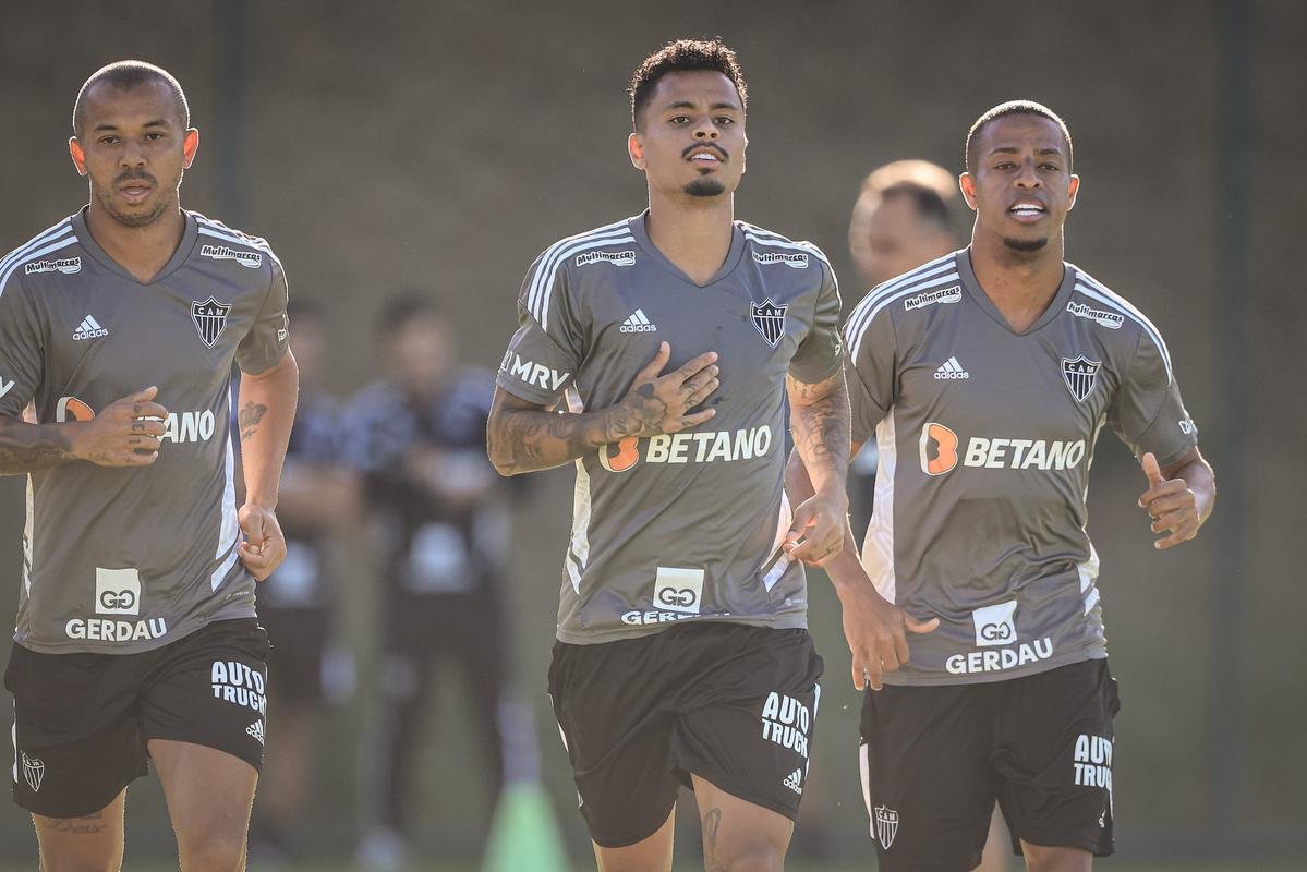 Nesta tera-feira (26), Cuca foi apresentado como treinador do Atltico - pela terceira vez na carreira. Primeiro, foi saudado pelo diretor de futebol Rodrigo Caetano e concedeu entrevista coletiva na sala de imprensa da Cidade do Galo. Depois, comandou o primeiro treino com o elenco no CT, j pensando no confronto contra o Internacional, pelo Campeonato Brasileiro.