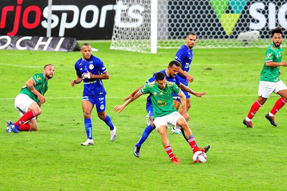 Fotos do jogo entre Cruzeiro e Confiana pela Srie B. Jogo  em Belo Horizonte marcou a volta da torcida cruzeirense ao Mineiro aps meses de ausncia devido  pandemia da COVID-19