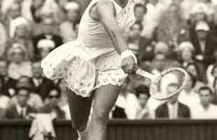 Fotos históricas de Maria Esther Bueno, lenda do tênis brasileiro, que faleceu nesta sexta-feira. Na imagem, a brasileira durante conquista de Wimbledon, em 1959