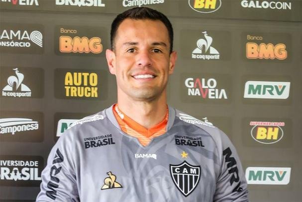 Wilson - Wilson chega para suprir uma carncia momentnea do elenco atleticano. Com as leses de Victor, Michael e Uilson e a convocao de Cleiton para a Seleo Brasileira Olmpica, o Atltico contaria apenas com o jovem Fernando para a posio. dolo do Coritiba - clube que defendia desde 2015 e pelo qual soma 210 jogos -, Wilson era reserva de Muralha. Titular ao longo do primeiro semestre, ele perdeu espao especialmente aps uma leso na coxa esquerda. Wilson chegou ao Atltico por emprstimo vlido at o fim do ano e j deve estrear neste domingo, contra o Botafogo.