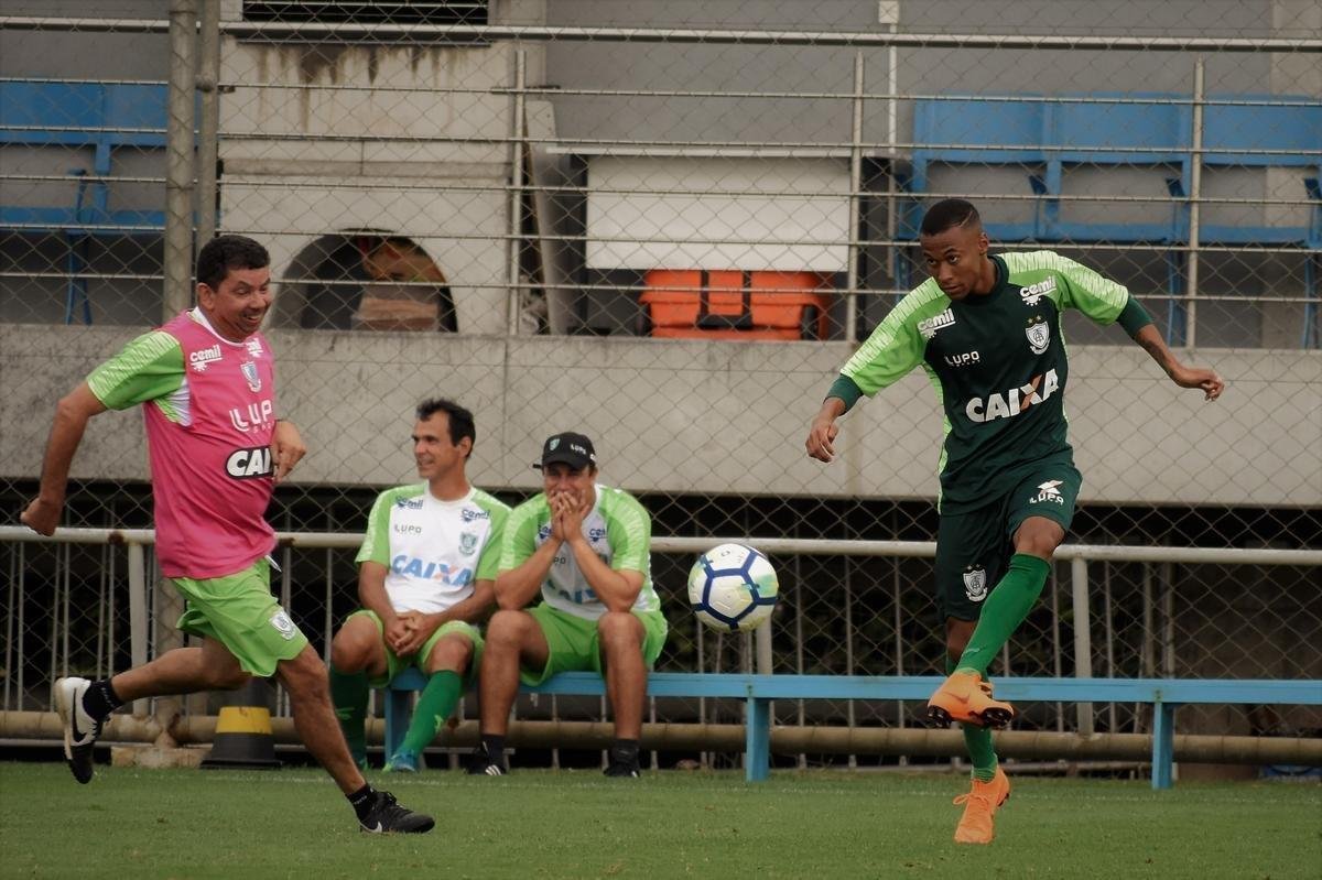 Treino do Amrica no CT do Grmio, em Porto Alegre, antes de 'deciso' contra o Inter pelo Brasileiro