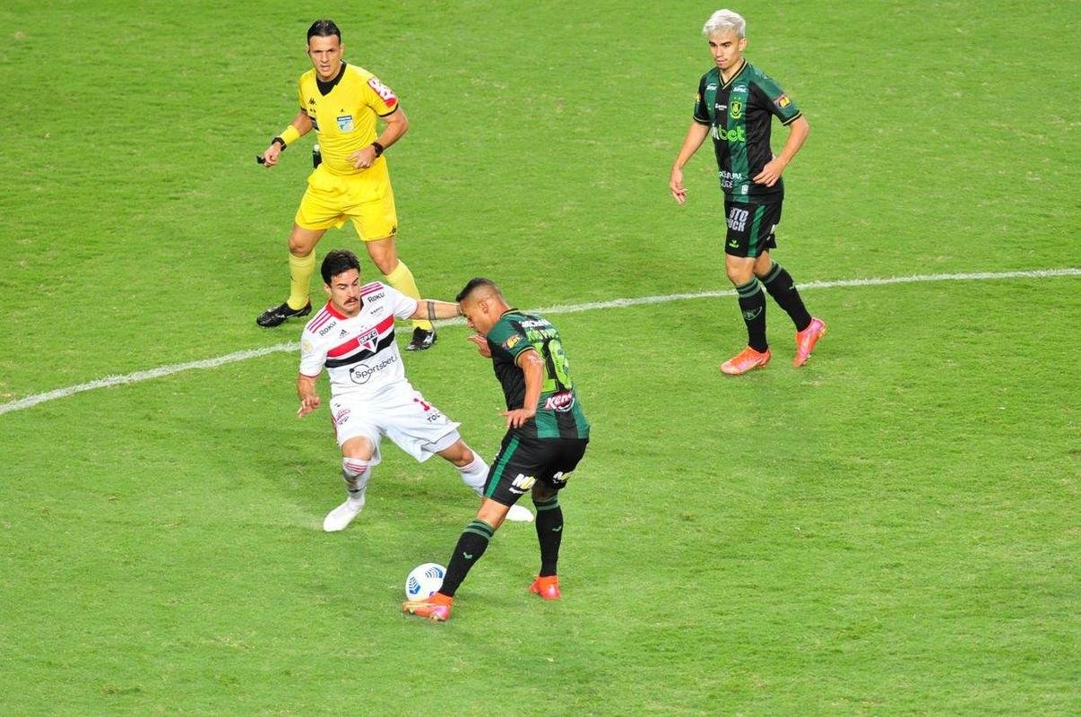Fotos do jogo entre Amrica e So Paulo, no Independncia, em BH, pela ltima rodada do Campeonato Brasileiro de 2021