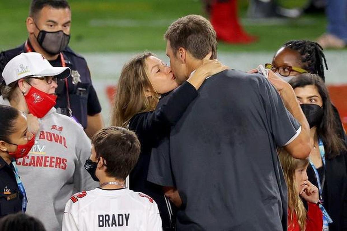 Foto da supermodelo Gisele Bndchen e de Tom Brady, jogador de futebol americano do Tampa Bay Buccaneers