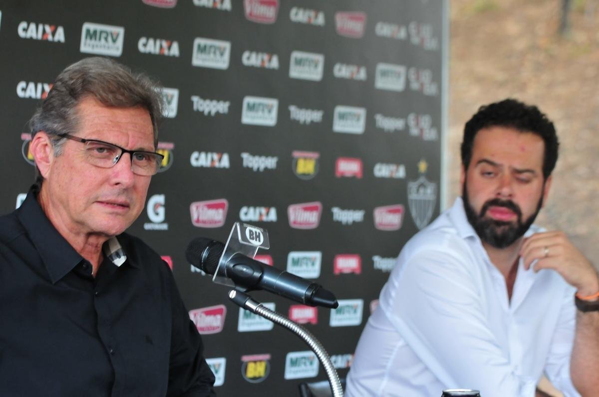 O tcnico Oswaldo de Oliveira foi apresentado na tarde desta tera-feira e, em seguida, comandou treino na Cidade do Galo