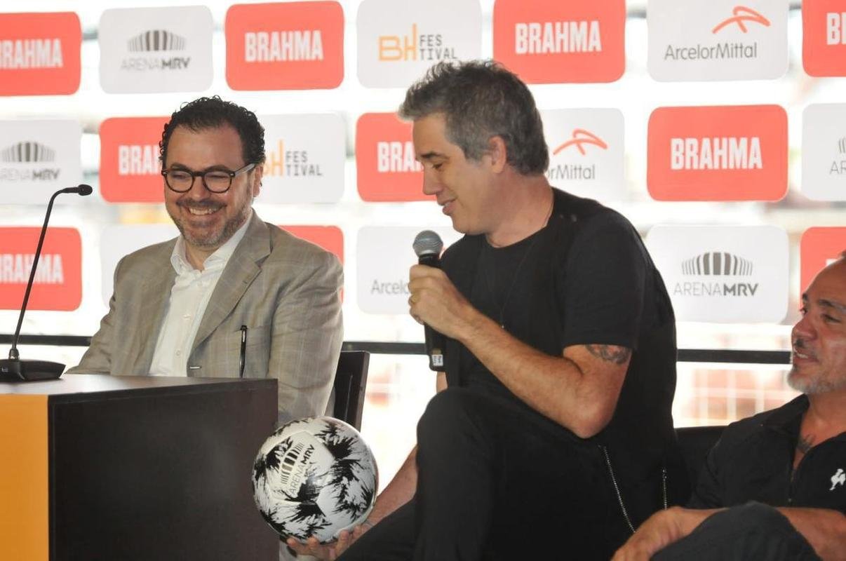 Personalidades no evento que anunciou detalhes da inaugurao da Arena MRV. Na foto, o vocalista da banda Jota Quest, Rogrio Flausino