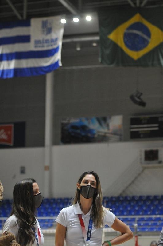 Macrs e Carol Gattaz so recebidas com festa no Minas aps prata em Tquio com a Seleo Brasileira de Vlei