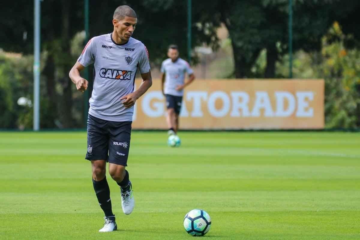 No treinamento desta sexta-feira, Rogrio Micale comandou uma atividade em campo reduzido de ataque contra defesa