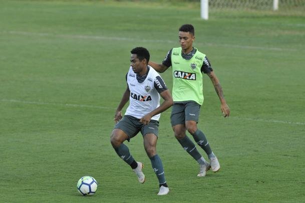 Levir Culpi foi apresentado pela diretoria na Cidade do Galo, enquanto os jogadores treinavam