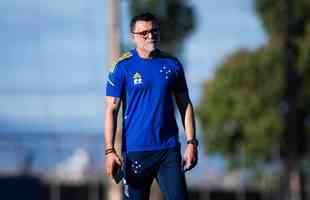 Fotos do treino do Cruzeiro na tarde desta quinta-feira (19/8), na Toca da Raposa II, em Belo Horizonte. Time fechou a preparao para enfrentar o Confiana, s 21h30 desta sexta-feira, no Mineiro