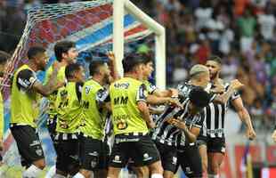 Com gols de Hulk, de pnalti, e Keno (e), o Galo virou sobre o Bahia, por 3 a 2 e chegou ao bicampeonato brasileiro