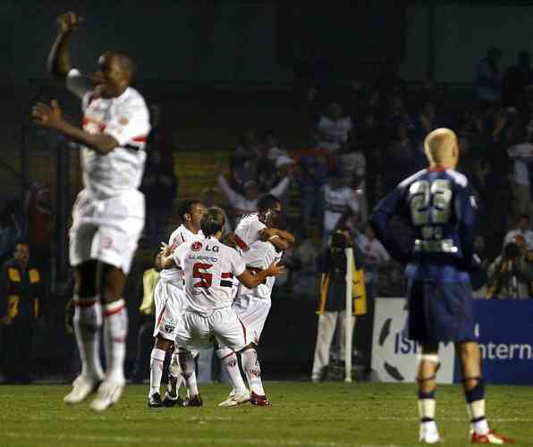 Semifinal de 2006 - So Paulo venceu o Chivas, do Mxico, por 1 a 0 fora de casa no primeiro jogo. Na segunda partida, venceu por 3 a 0 em casa e se classificou.