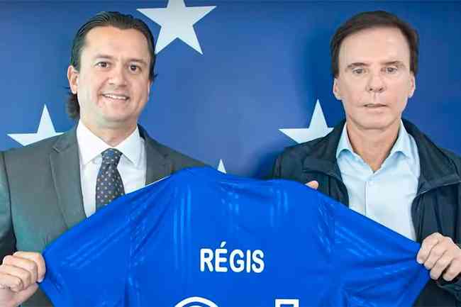 Rgis Campos (dir.) patrocinou o Cruzeiro por meio da Emccamp em 2020