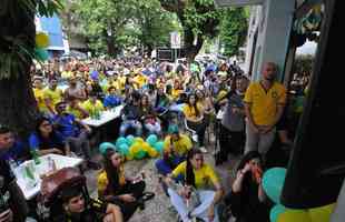 Concentrao de torcedores nos bares da Rua Antnio de Albuquerque, na Savassi