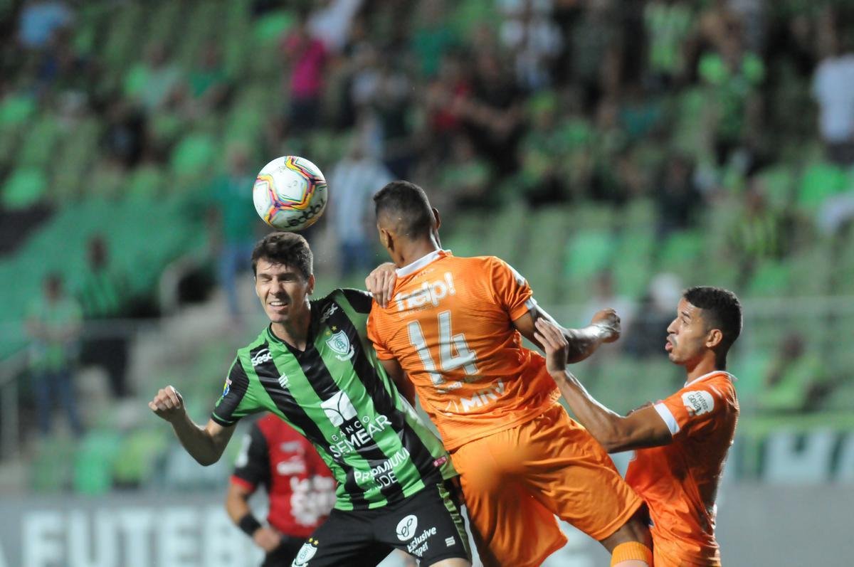 Com gols de Felipe Augusto e Al, Amrica venceu Coimbra por 2 a 0, nesta segunda-feira, no Independncia, pela sexta rodada do Campeonato Mineiro