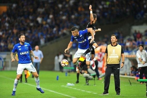 Fotos do primeiro tempo de Cruzeiro x Vasco, no Mineiro, pelo Grupo 5 da Libertadores