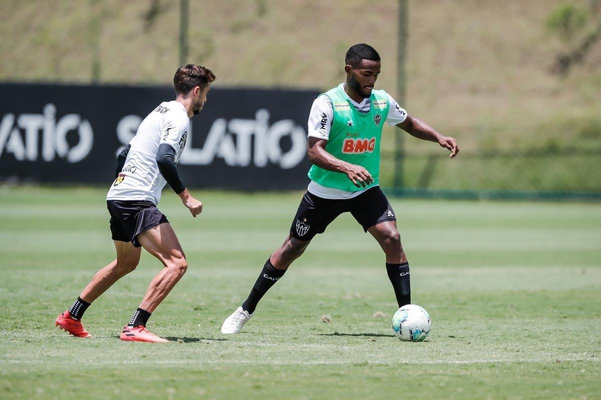 Aps polmica balada, Dylan e Marrony participam normalmente do treino na Cidade do Galo
