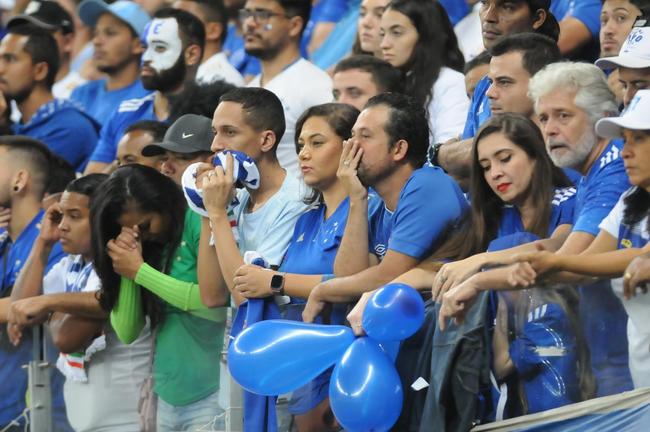 Fotos da torcida do Cruzeiro na derrota para o Fluminense no Mineiro; mesmo com eliminao, time recebeu grande apoio ao fim da partida