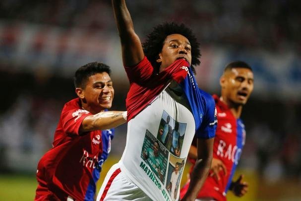 Lance de Paraná x Atlético, jogo válido pelas oitavas de final da Copa do Brasil