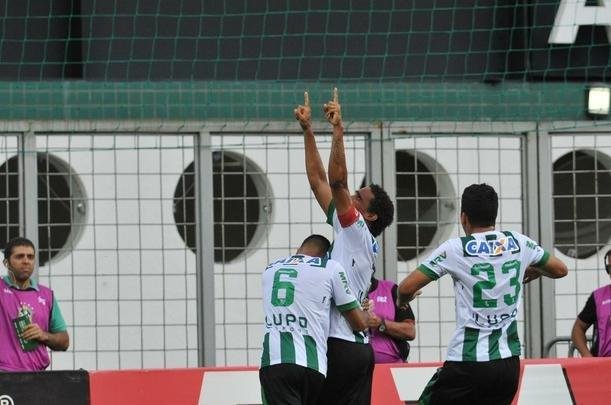 Zagueiro americano Rafael Lima marcou o gol do ttulo sobre o CRB e emocionou o Independncia