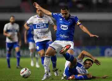 Lateral-direito celebrou a boa campanha do Cruzeiro no primeiro turno da competição; Raposa terminou com sete pontos de vantagem na liderança