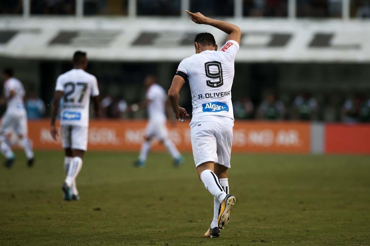 O Santos venceu o Atltico por 3 a 1 neste sbado, em jogo da 32 rodada do Campeonato Brasileiro