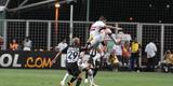 Carlos ampliou para o Atltico no Independncia e fez a festa da torcida