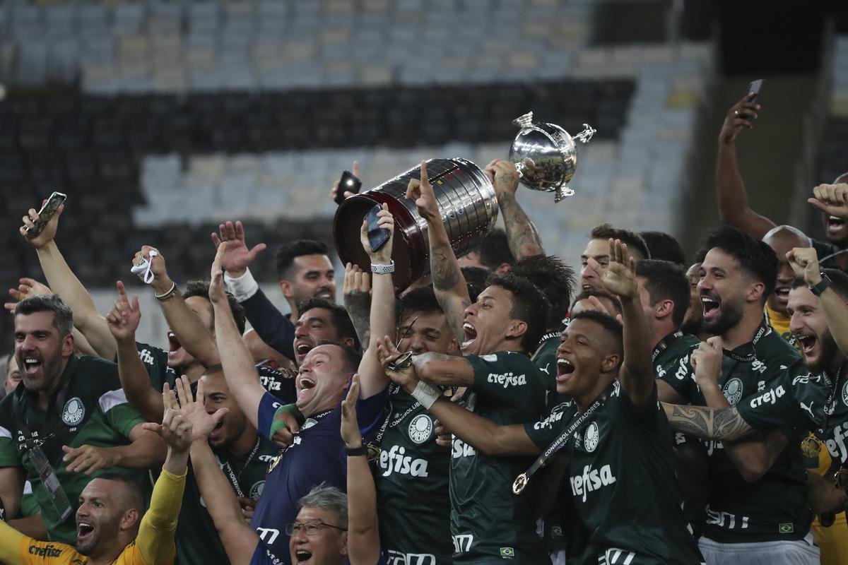 Festa do Palmeiras no Maracanã com a conquista do bicampeonato da Copa Libertadores sobre o Santos. Verdão venceu a decisão por 1 a 0 com gol do atacante Breno Lopes aos 53 do segundo tempo (AFP / Mauro Pimentel / Ricardo Moraes / Silvia Izquierdo)
