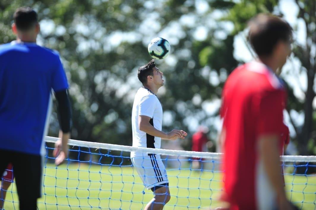 Seleo Paraguaia treina na Toca da Raposa 2