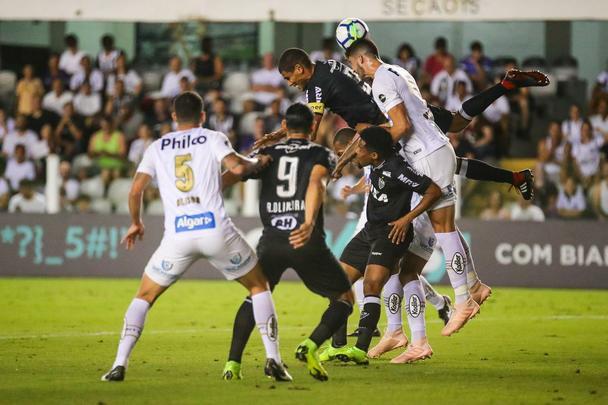 Na Vila Belmiro, Atlético é derrotado pelo Santos por 3 a 2, pela 37ª rodada do Campeonato Brasileiro