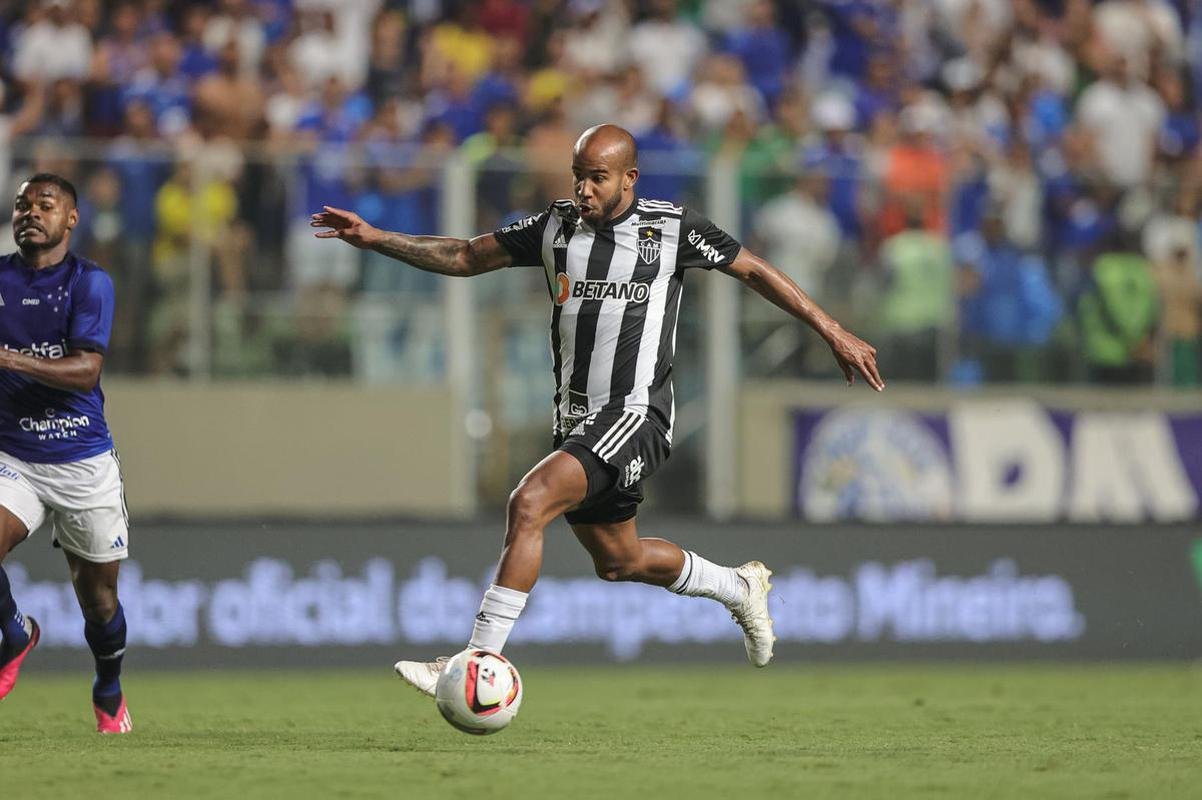 Patrick (meio-campista) - contratado junto ao So Paulo; Atltico desembolsou R$ 8 milhes por 80% dos direitos econmicos