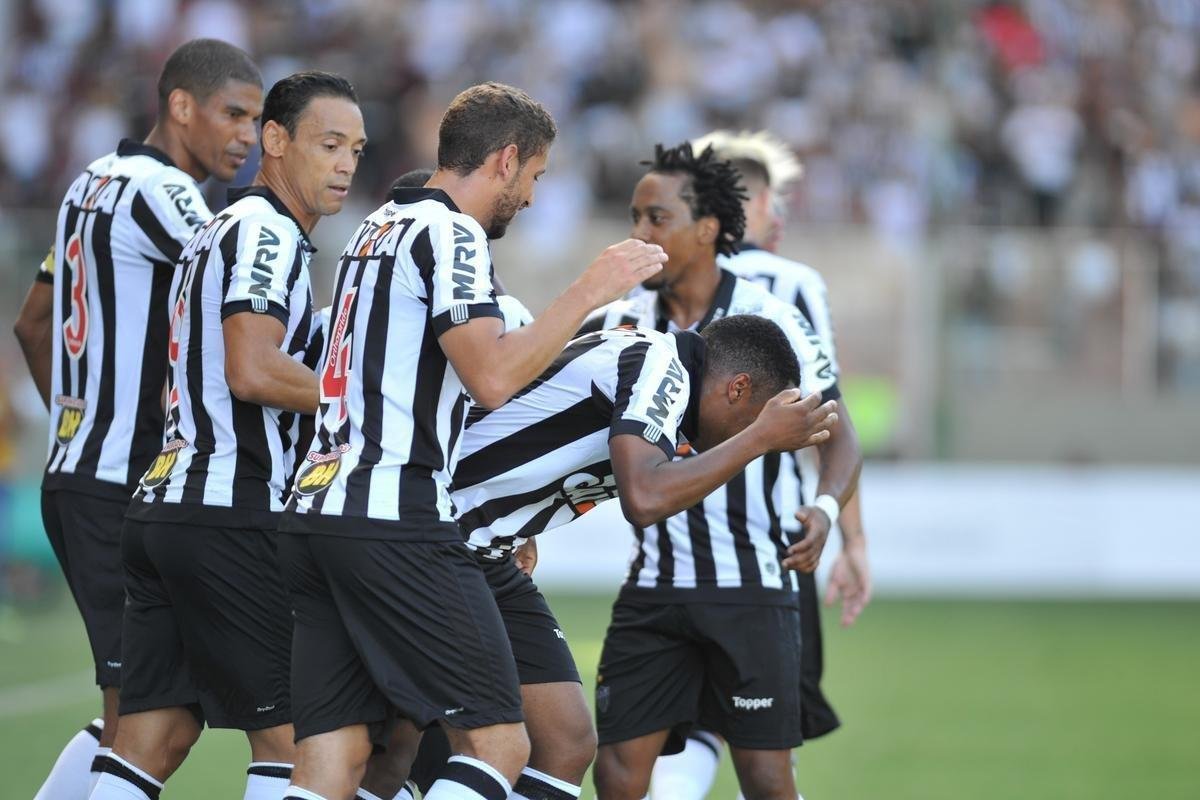 Imagens do duelo entre Atltico e Independncia, no Independncia, pelo Mineiro