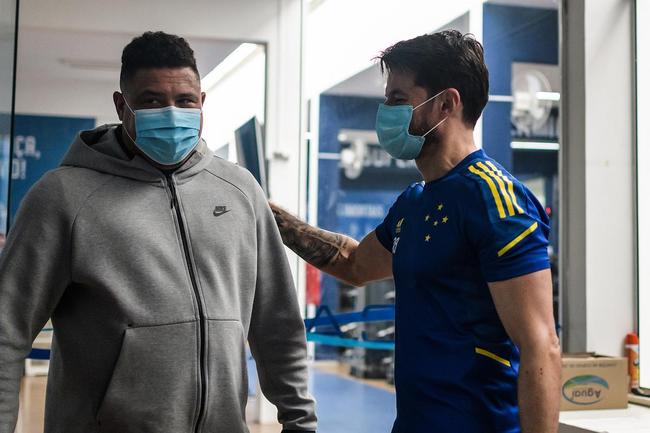 Em sua primeira visita  Toca da Raposa II, Ronaldo concedeu entrevista coletiva e teve contato com jogadores e comisso tcnica do Cruzeiro. Ele tambm se encontrou com scios da categoria Diamante.