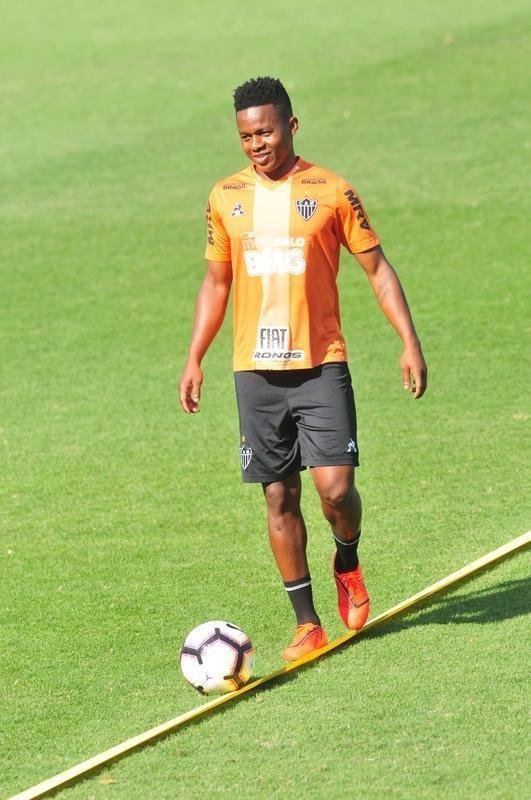 Tcnico Rodrigo Santana comandou treino nesta tera-feira  tarde, na Cidade do Galo, e definiu o time do Atltico para enfrentar o Coln, na Argentina, pela semifinal da Copa Sul-Amercana: Cleiton; Patric, Igor Rabello, Rver e Fbio Santos; Z Welison e Elias; Char, Vincius e Cazares; Franco Di Santo.
