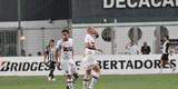 Maicon, de cabea, descontou para o So Paulo ainda no primeiro tempo