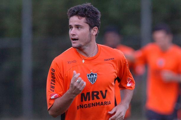 Zé Antônio (2004/05/06) - Volante que se destacava pelo chute forte de fora da área, Zé Antônio foi improvisado na lateral direita e se saiu bem, sendo um dos destaques da jovem equipe que quase salvou o Atlético do rebaixamento, em 2005. Deixou o Galo em 2007 e se transferiu para o Atlético-PR. Em 57 partidas no Alvinegro, marcou 15 gols.