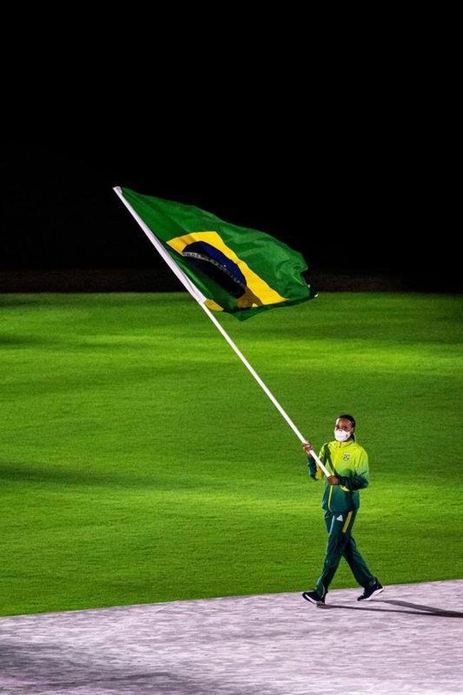 Delega��o Brasileira na Cerim�nia de Encerramento dos Jogos de T�quio; Rebeca Andrade foi a porta-bandeira do Brasil