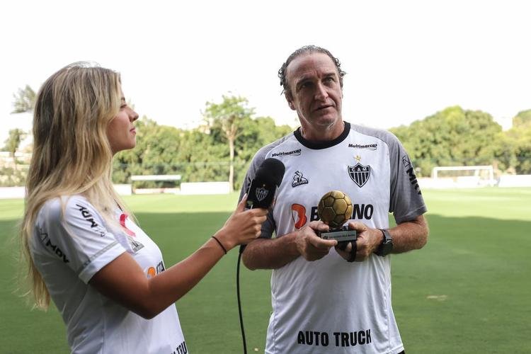 Com Guilherme Arana de volta, Cuca comanda atividade na Cidade do Galo