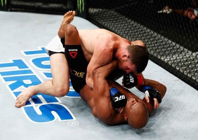 Spider voltou ao UFC com rev�s. Brasileiro chegou a derrubar Bisping com uma joelhada, achou que tinha vencido por nocaute, mas round havia encerrado. No fim, brasileiro acabou perdendo luta por pontos 