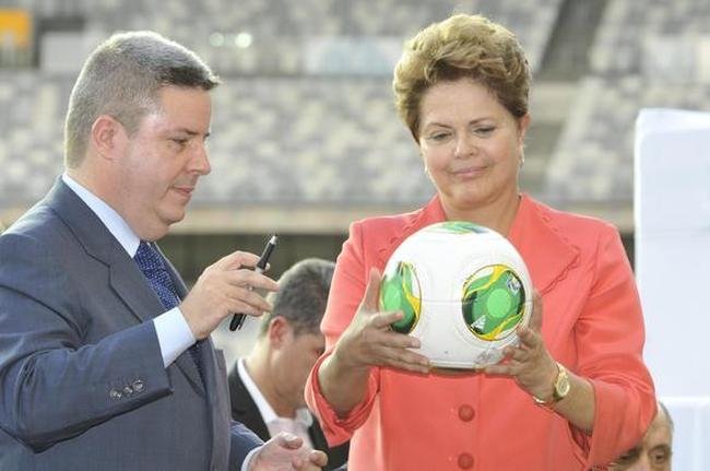 Com presen�a de personalidades, Mineir�o reabre portas