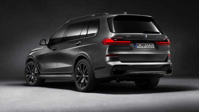 Camila Ângelo recebeu o modelo BMW X7 Dark Shadow Edition 2021