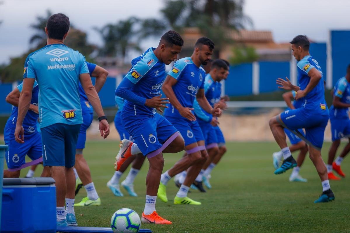 Treino do Cruzeiro nesta segunda-feira, na Toca da Raposa II. Time de Rogrio Ceni enfrenta o Cear na quarta-feira, s 19h30, no Castelo, em Fortaleza, pela 21 rodada do Campeonato Brasileiro