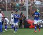 Com show de Arrascaeta, Cruzeiro vence terceiro clssico seguido sobre Atltico no Independncia