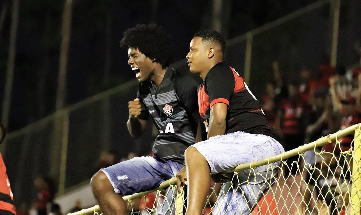 Vitória derrotou Atlético por 1 a 0, no Barradão, com gol de Léo Ceará