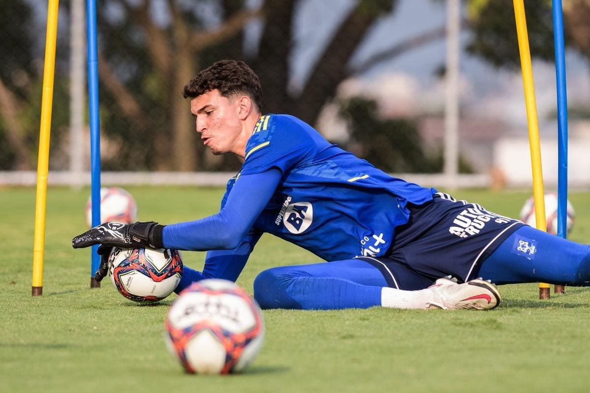 Fotos do treino do Cruzeiro na Toca da Raposa II nesta segunda-feira