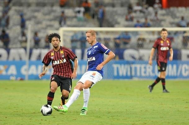 Cruzeiro e Atltico-PR jogaram no Mineiro pela terceira rodada do Grupo C da Primeira Liga