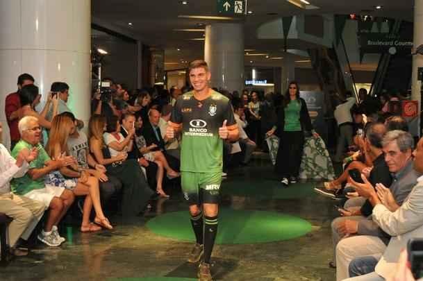 Amrica apresentou coleo de uniformes 2016, desenhados pelo estilista Ronaldo Fraga e produzidos pela Lupo