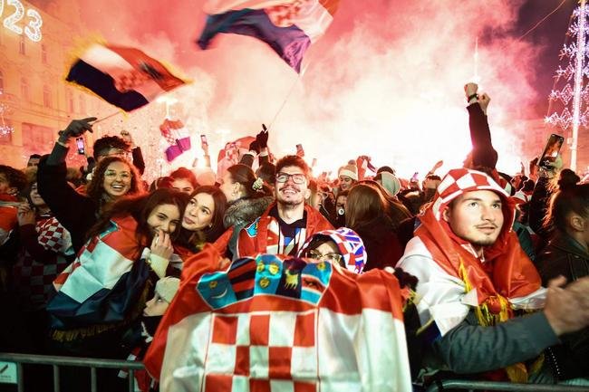 Festa da torcida croata em Zagreb com a vitria sobre Marrocos e a conquista do terceiro lugar na Copa do Mundo de 2022, no Catar