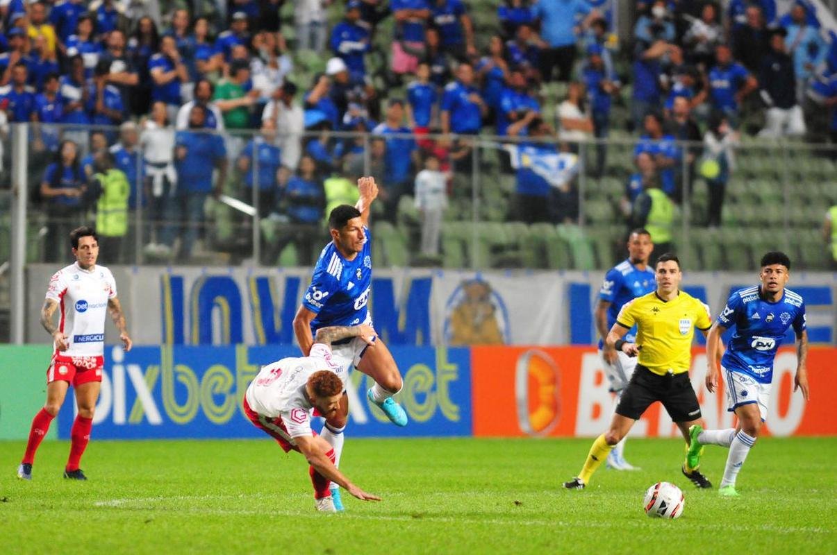 O Cruzeiro goleou o Nutico por 4 a 0 no Independncia, em Belo Horizonte, na 26 rodada da Srie B