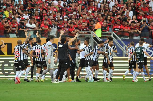 Fotos da vitria do Atltico sobre o Flamengo por 8 a 7 na deciso por pnaltis da final da Supercopa do Brasil, na Arena do Pantanal, em Cuiab. Everton foi o grande heri do Galo ao pegar a cobrana que resultou na conquista